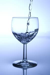 Come bere un bicchier d'acqua •