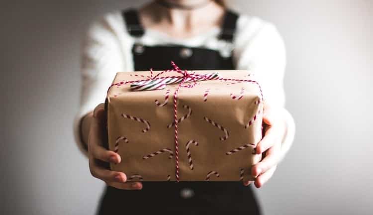 10 Idee regalo Natale per lui e per lei con meno di 50 euro • Idee regalo natale