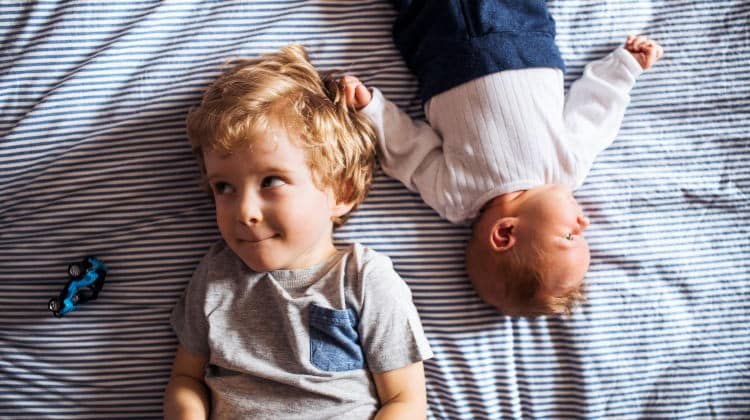 La convivenza tra fratellastri in una famiglia allargata