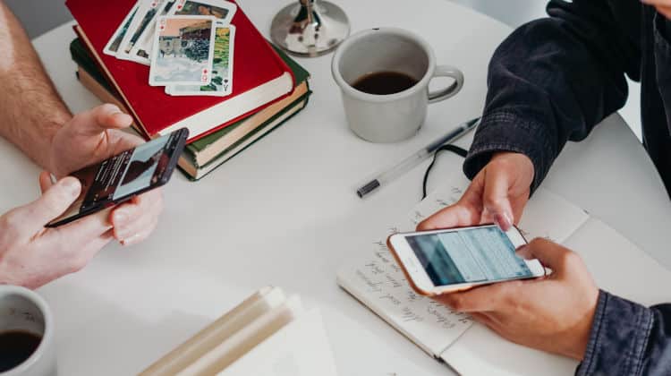 Lo smartphone rovina la relazione di coppia: il phubbing • lo smartphone rovina la relazione di coppia