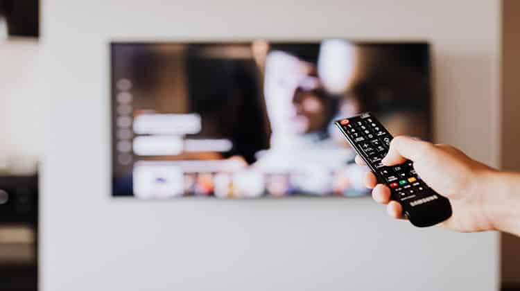 convivenza tra sorelle, controllo della tv