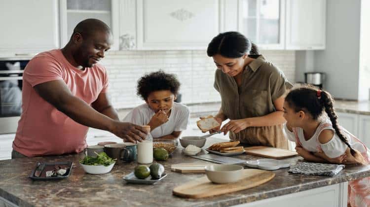Terzo genitore, come far convivere al meglio una famiglia allargata • terzo genitore