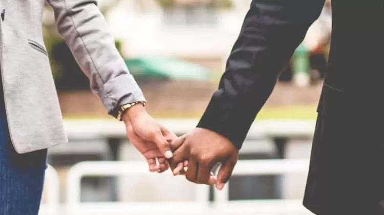 Come chiedere di andare a convivere • Come chiedere di andare a convivere